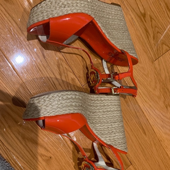 Michael Kors orange wedge sandals with ankle strap - Picture 3 of 4